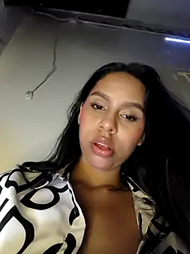 Evie Candy online show from April 17, 2026, 4:48 am