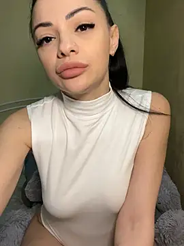 Snapshot of Layana_Ro chatting on February 18, 2026, 5:53 pm Layana Ro online show from February 18, 2026, 5:53 pm