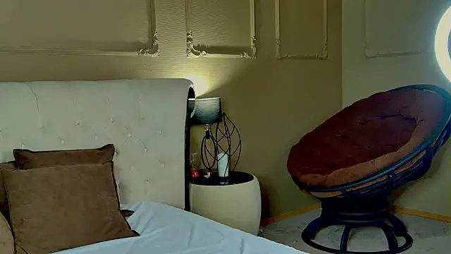 YourSweetArya online show from April 12, 2026, 3:48 pm