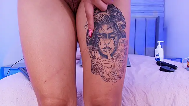 freyhasmith  online show from February 20, 2026, 6:26 am