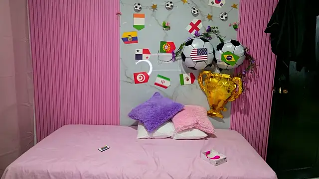 Snapshot of Sophie19__ chatting on July 2, 2026, 7:03 am Sophie19 online show from July 2, 2026, 7:03 am