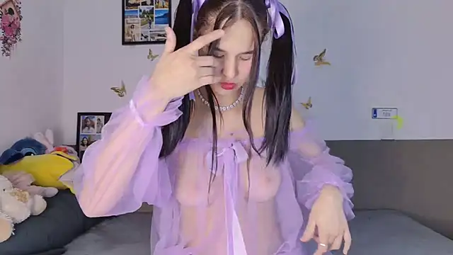 catalina santana4 online show from April 18, 2026, 3:09 am