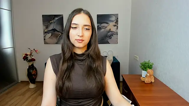 Effy Royse online show from April 6, 2026, 5:41 am