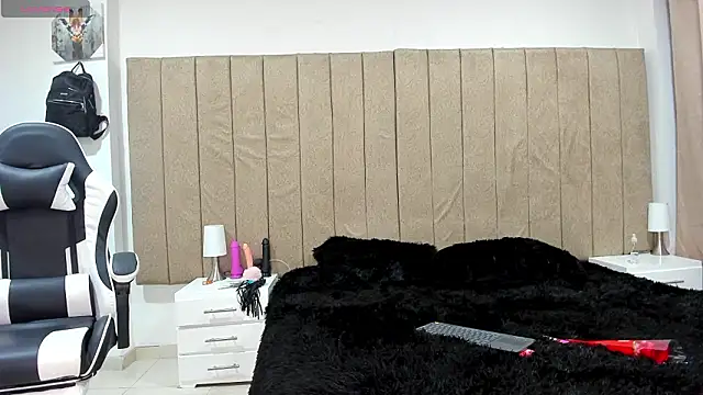 valery slim18 online show from March 8, 2026, 3:43 am