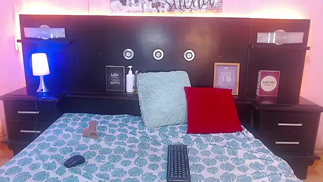 ShannySweett online show from April 12, 2026, 11:08 pm