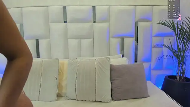 Nylaharris online show from March 27, 2026, 4:32 am