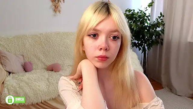 Snapshot of Rochelle_kitty chatting on June 15, 2026, 9:42 am Rochelle kitty online show from June 15, 2026, 9:42 am