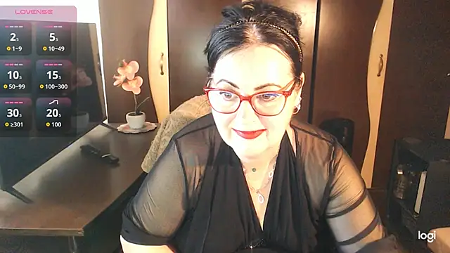 Snapshot of exiMIlf chatting on June 8, 2026, 10:49 am exiMIlf online show from June 8, 2026, 10:49 am