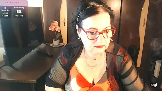 Snapshot of exiMIlf chatting on June 19, 2026, 2:12 pm exiMIlf online show from June 19, 2026, 2:12 pm
