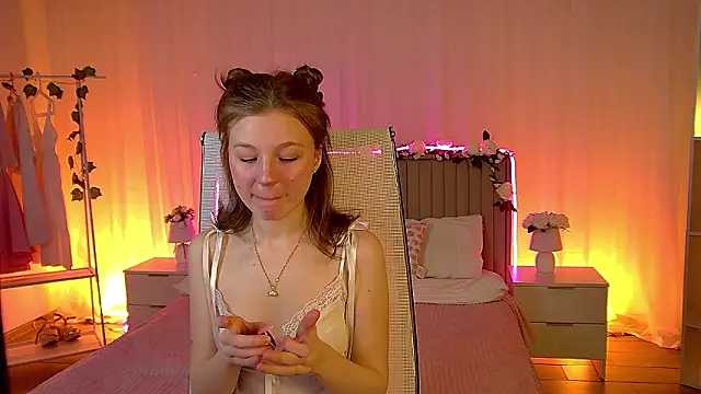 ElliFrankenweenie online show from March 15, 2026, 7:04 am