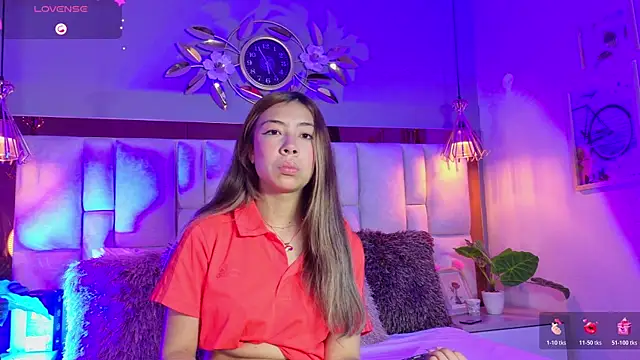 ValeryGomezz online show from July 7, 2026, 1:36 pm