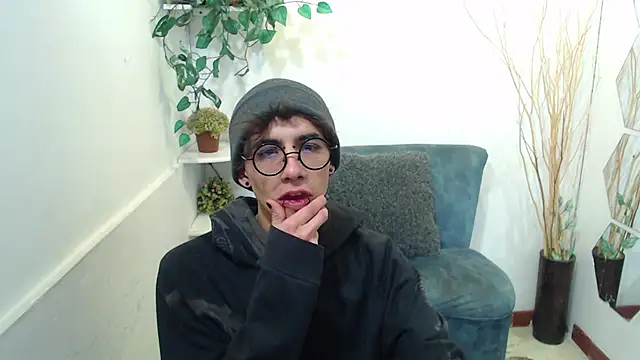 Snapshot of AaronBeer_ chatting on February 25, 2026, 11:43 am AaronBeer online show from February 25, 2026, 11:43 am