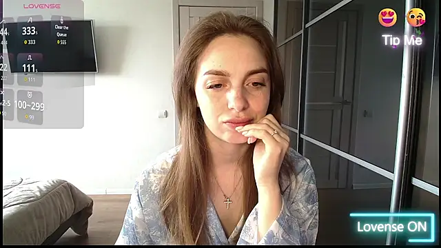  julia wonderful  online show from April 2, 2026, 8:54 am