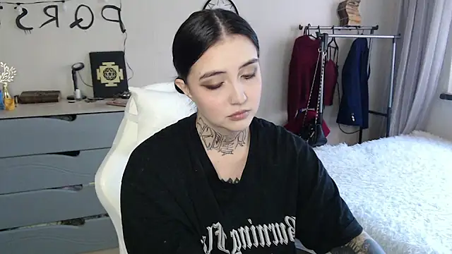 Rin Tozier online show from May 22, 2026, 2:09 am