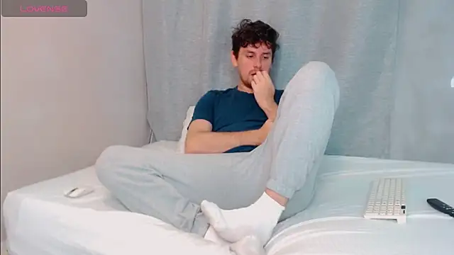 Snapshot of Luc_7 chatting on February 14, 2026, 7:36 pm Luc 7 online show from February 14, 2026, 7:36 pm