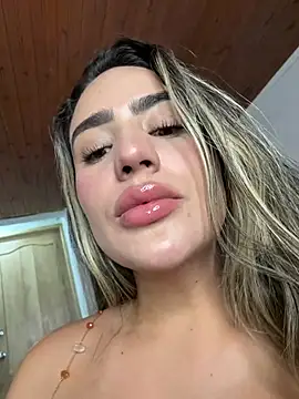 Snapshot of Miilana_ chatting on May 15, 2026, 11:47 pm Miilana online show from May 15, 2026, 11:47 pm