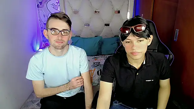 Snapshot of Top_and_bottom chatting on February 16, 2026, 8:18 pm Top and bottom online show from February 16, 2026, 8:18 pm