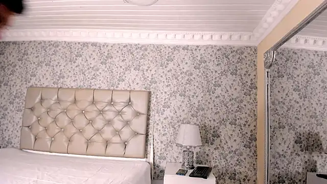 NoaahTylor online show from April 13, 2026, 3:21 am