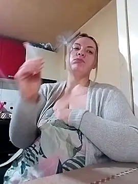 Snapshot of HotStepmommy4 chatting on February 14, 2026, 9:48 pm HotStepmommy4 online show from February 14, 2026, 9:48 pm