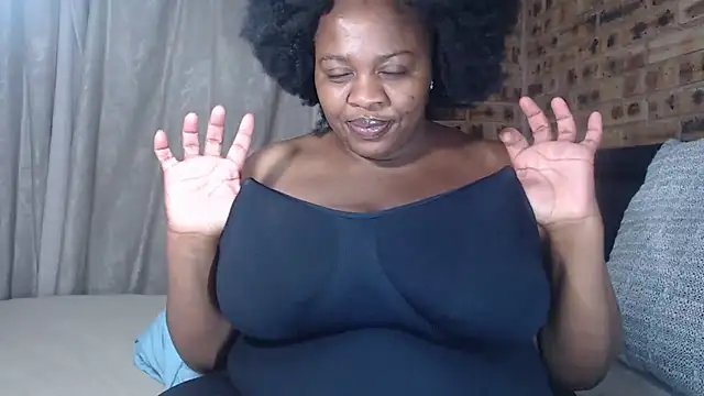 BIGBOOTYXX29 online show from November 3, 2025, 6:55 pm