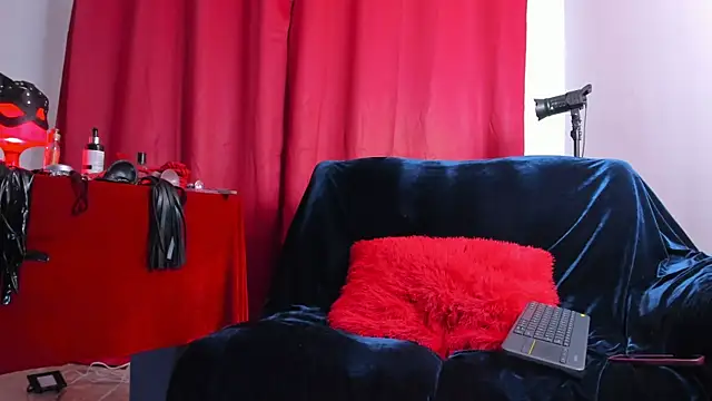 lilyruso online show from May 25, 2026, 11:25 pm