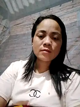 molly-xx online show from February 15, 2026, 7:24 pm