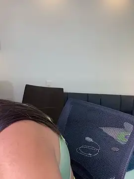 Snapshot of Hanna_Williams__ chatting on February 12, 2026, 3:17 am Hanna Williams online show from February 12, 2026, 3:17 am