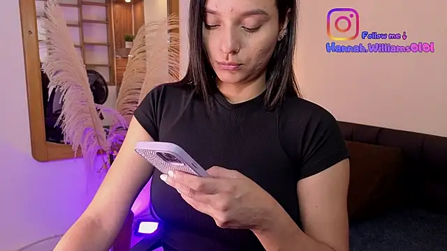 Snapshot of Hanna_Williams__ chatting on February 19, 2026, 2:52 am Hanna Williams online show from February 19, 2026, 2:52 am