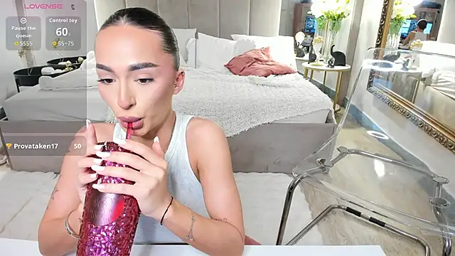 EvaK  online show from March 18, 2026, 5:43 am