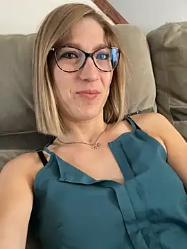 Snapshot of blondie-27 chatting on June 9, 2026, 8:15 am blondie-27 online show from June 9, 2026, 8:15 am