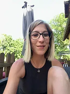 Snapshot of blondie-27 chatting on July 6, 2026, 4:09 pm blondie-27 online show from July 6, 2026, 4:09 pm