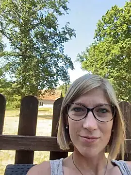 Snapshot of blondie-27 chatting on August 8, 2026, 1:29 pm blondie-27 online show from August 8, 2026, 1:29 pm