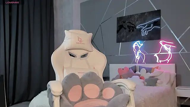 naomi reiss online show from April 3, 2026, 1:34 am