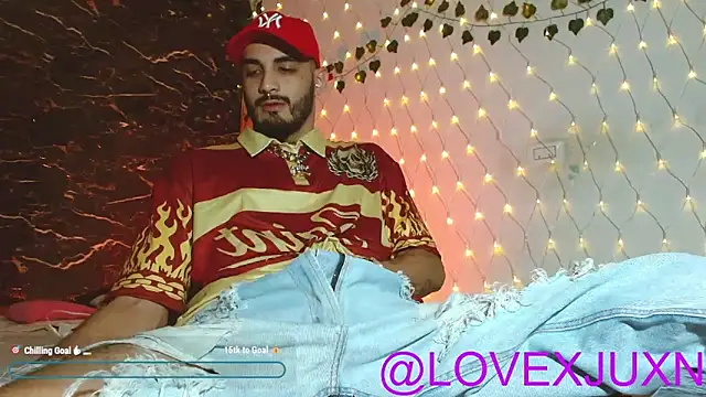 Snapshot of LovexJuxn8 chatting on May 20, 2026, 10:18 pm LovexJuxn8 online show from May 20, 2026, 10:18 pm