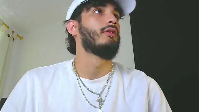 Snapshot of LovexJuxn8 chatting on February 18, 2026, 7:32 pm LovexJuxn8 online show from February 18, 2026, 7:32 pm