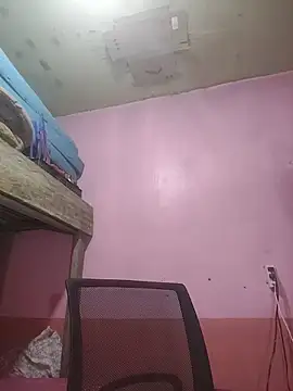 Snapshot of sweety_pie18 chatting on February 21, 2026, 10:28 am sweety pie18 online show from February 21, 2026, 10:28 am