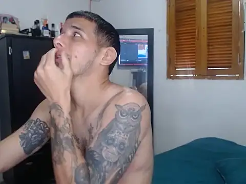 Snapshot of HotSinlge chatting on February 16, 2026, 1:43 pm HotSinlge online show from February 16, 2026, 1:43 pm