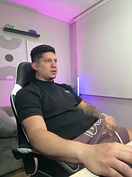 Snapshot of _robertobaggioo chatting on February 22, 2026, 12:18 pm robertobaggioo online show from February 22, 2026, 12:18 pm