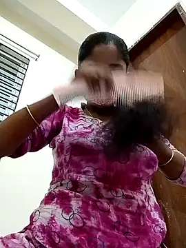 Snapshot of Sexy_Boudi650 chatting on February 18, 2026, 3:52 pm Sexy Boudi650 online show from February 18, 2026, 3:52 pm