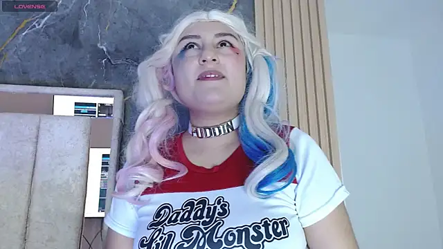 Hazumi Tsu online show from April 27, 2026, 9:57 pm