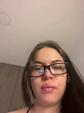 Snapshot of alyabelova chatting on May 29, 2026, 3:34 am alyabelova online show from May 29, 2026, 3:34 am