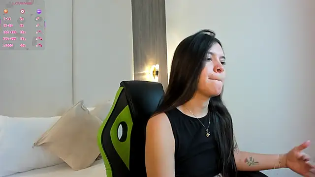 eva swan  online show from April 6, 2026, 12:39 pm