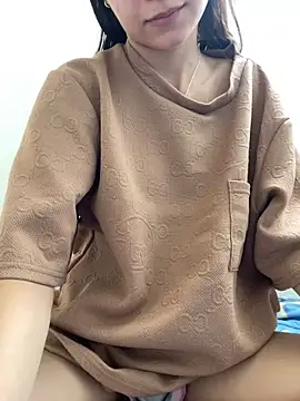 candy deluxe online show from April 10, 2026, 8:49 pm