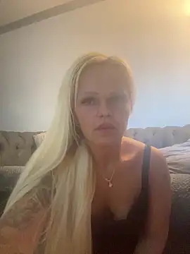 Snapshot of BlondeMilfXo chatting on May 19, 2026, 6:15 pm BlondeMilfXo online show from May 19, 2026, 6:15 pm