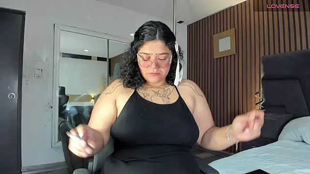 Snapshot of DarkReed chatting on February 25, 2026, 6:02 am DarkReed online show from February 25, 2026, 6:02 am