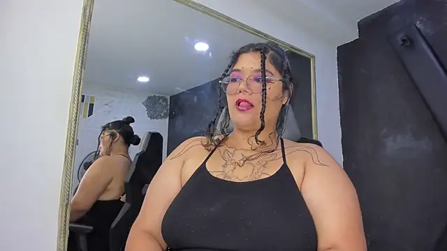 Snapshot of DarkReed chatting on February 16, 2026, 5:06 am DarkReed online show from February 16, 2026, 5:06 am