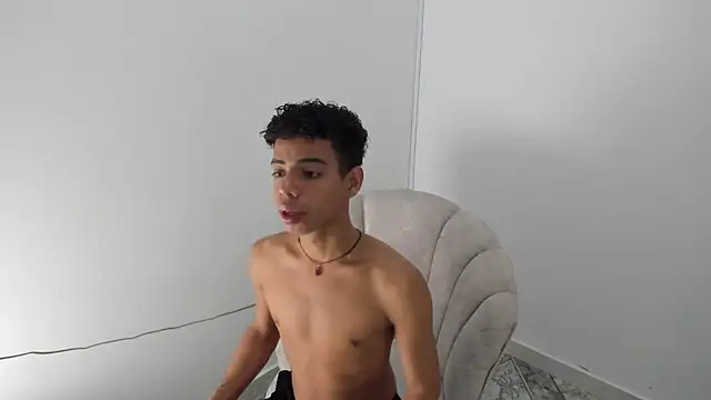 alexx cum18 online show from June 24, 2026, 1:53 pm