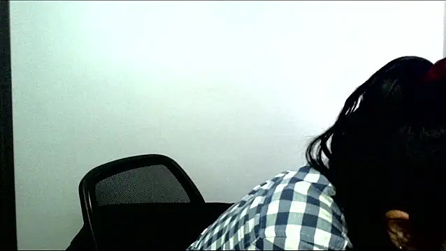 Snapshot of Velvet_Dragon chatting on February 18, 2026, 7:21 pm Velvet Dragon online show from February 18, 2026, 7:21 pm