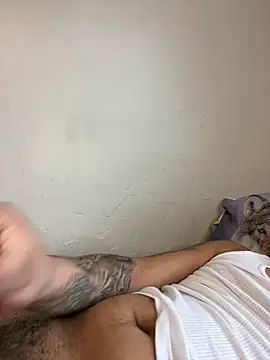 tugatitocaliente12 online show from March 1, 2026, 4:18 pm