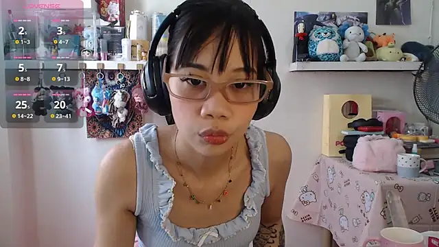 GloryKulikowski online show from March 23, 2026, 2:11 am